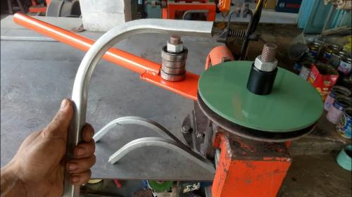 Máy uốn sắt hộp vuông có thể uốn được các hình dạng phức tạp không